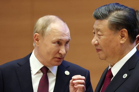 Wladimir Putin spricht mit Xi Jinping