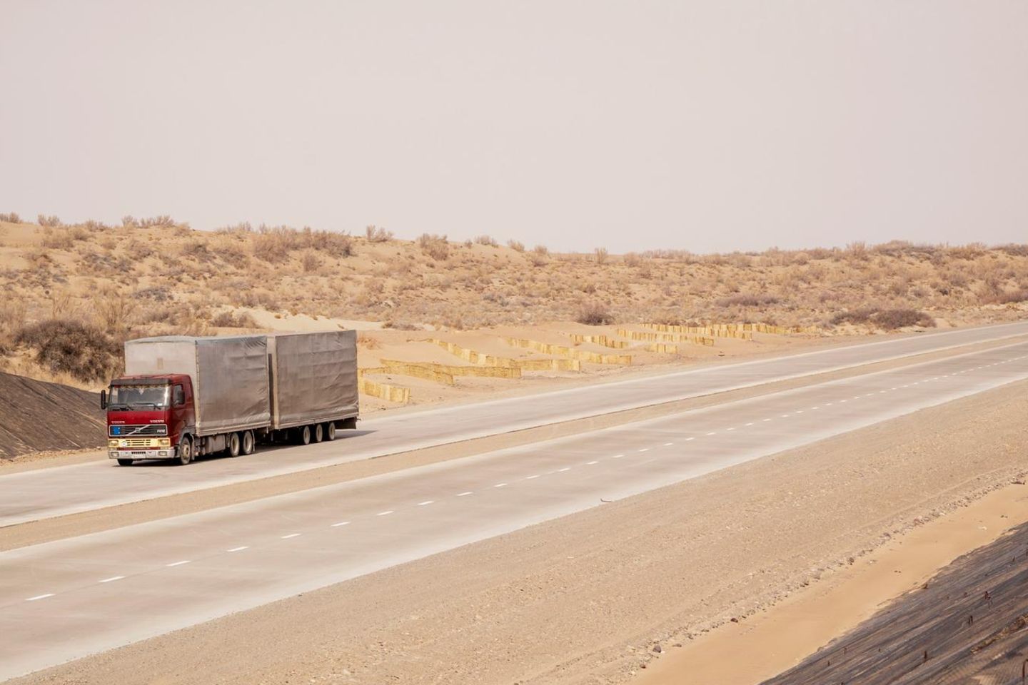 Seit 2017 rollen die Lastwagen von Khorgos über eine neue Autobahn Richtung Westen
