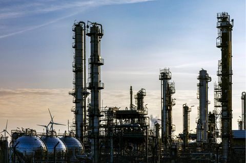 Raffinerien wie die Raffinerie Heide benötigen viel Energie. Denn die chemisch-pharmazeutische Industrie ist mit einem Anteil von 15 Prozent am Gesamtverbrauch der größte Gasverbraucher in Deutschland.