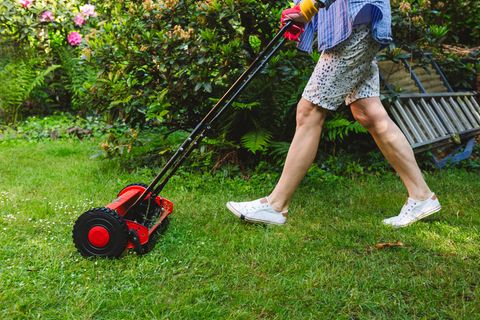 Im Garten: Berufstätige wünschen sich im Trend zunehmend mehr Freiheit und Freizeit.