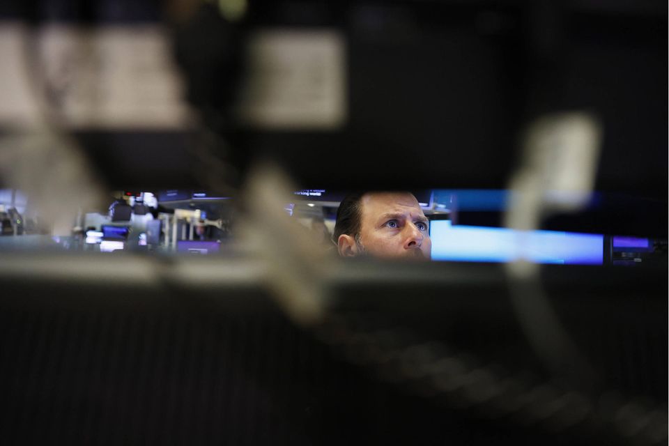 Ein Händler arbeitet an der New Yorker Börse