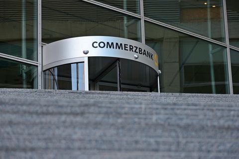Eingang zum Commerzbank Tower in Frankfurt am Main