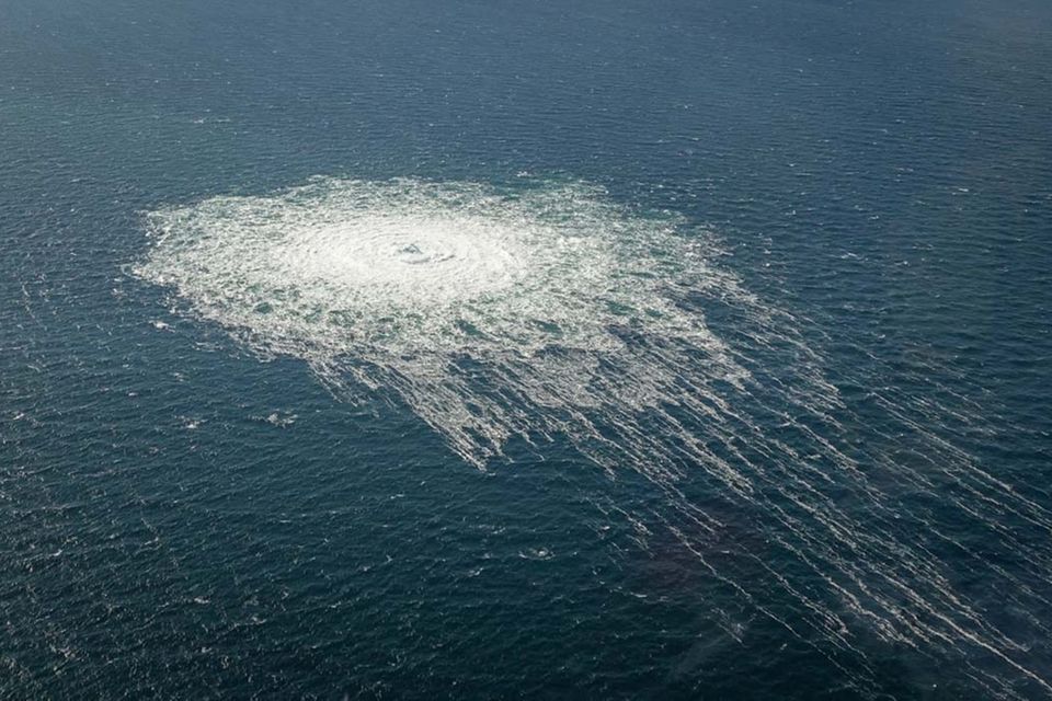 Das Leck der Nord-Stream-2-Pipeline, fotografiert von einem F-16-Flieger der dänischen Luftwaffe