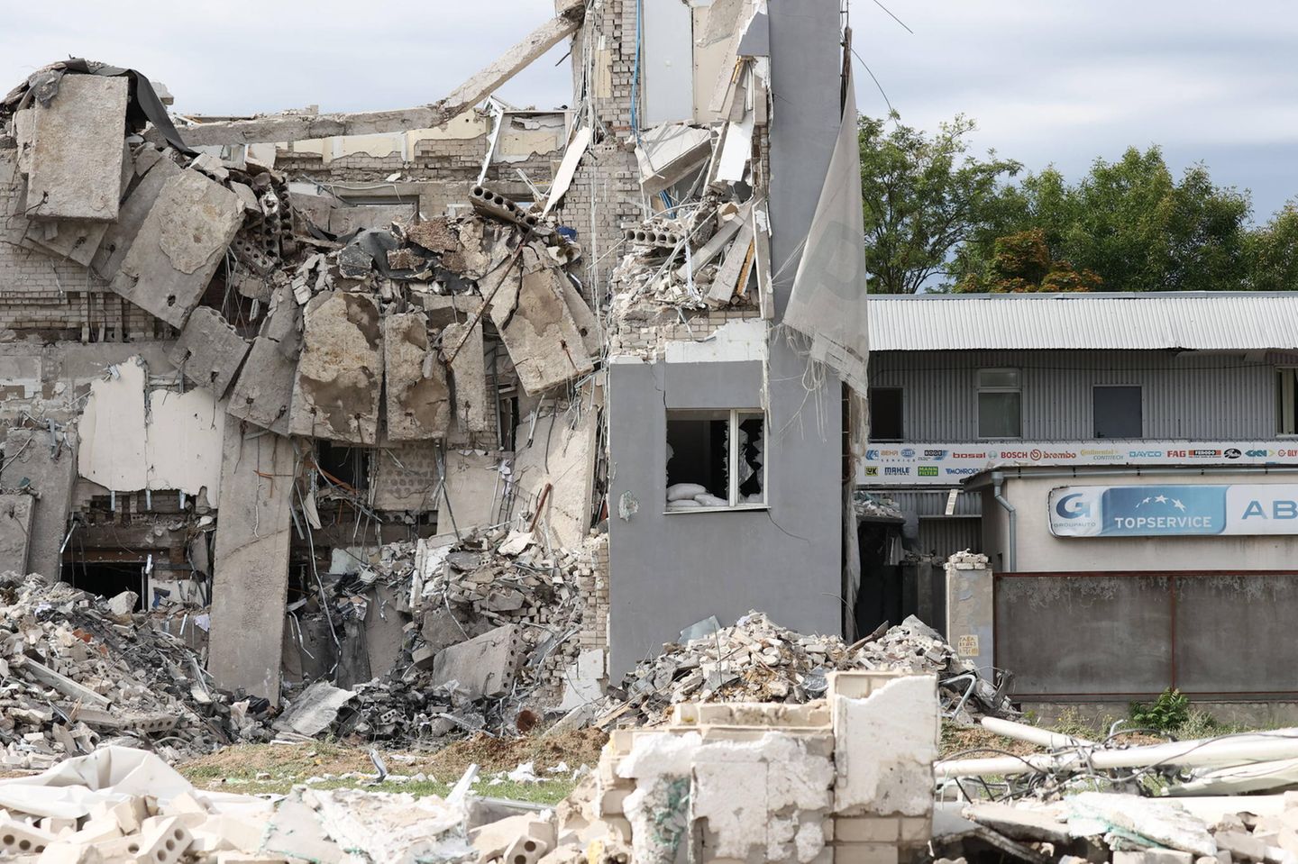 Kriegsschäden in Cherson: Insgesamt belaufen sich die Schäden im Ukraine-Krieg laut Weltbank auf etwa 90 Mrd. Dollar