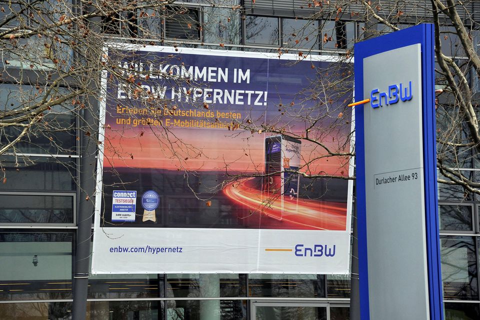 Zu den größten Newcomern in den „Global 500“ gehörte auch ein Unternehmen aus Deutschland. Die EnBW Energie-Baden-Württemberg AG steigerte ihren Umsatz den Angaben zufolge um 69 Prozent auf umgerechnet 38,0 Mrd. Dollar. Das reichte im zwölften Jahr auf der Liste zum Wiedereinstieg ins Ranking. Der Gewinn brach demnach aber um 36,8 Prozent auf 429,4 Mio. Dollar ein.