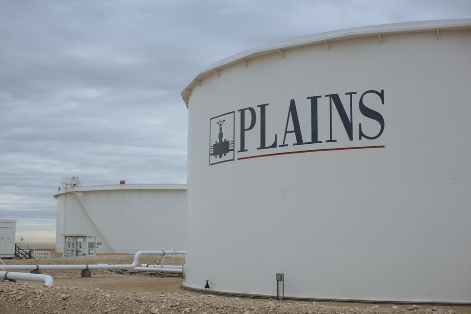 Das texanische Unternehmen Plains GP Holdings betreibt ein weitreichendes Netzwerk an Pipelines und Terminals für Rohöl und Flüssigerdgas (LNG). Ein Umsatzplus von 81 Prozent auf 42,1 Mrd. Dollar ermöglichte im siebten Jahr auf der „Fortune“-Liste den Wiedereinstieg auf Platz 329. Der Gewinn soll sich jedoch auf lediglich 60 Mio. Dollar belaufen haben.