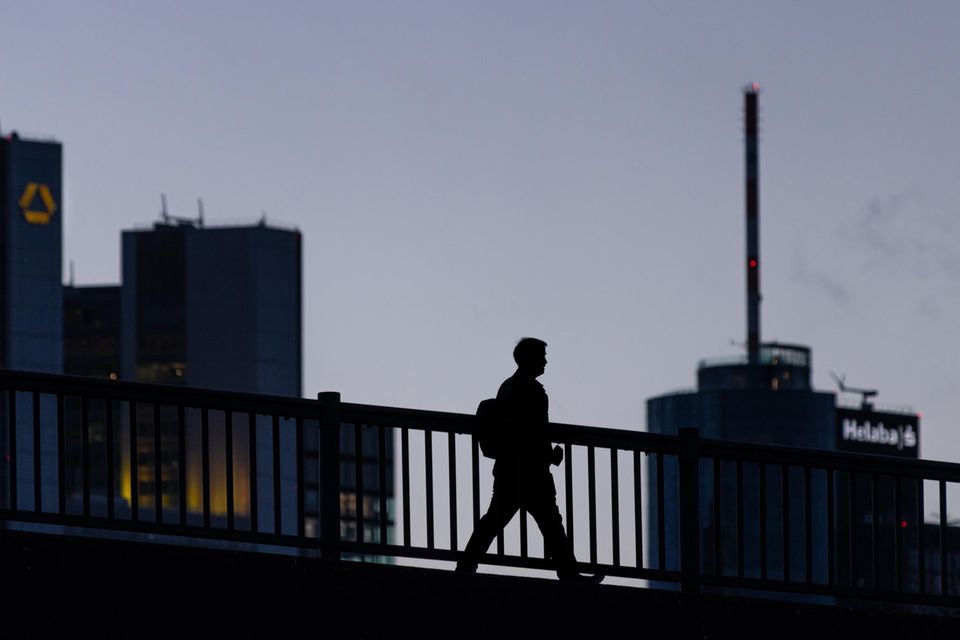 YouGov befragte nach eigenen Angaben 2075 volljährige und für die Bevölkerung repräsentativ ausgewählte Personen. Der Anteil der 18- bis 24-Jährigen wurde nicht quantifiziert. Als größte Herausforderung für junge Menschen nannten 14 Prozent aller Teilnehmer die Balance zwischen Arbeit und Freizeit. Dem stimmten 13 Prozent der jungen Menschen zu. Dies war damit die Kategorie, in denen junge Erwachsene der Gesamtbevölkerung am nächsten kamen.