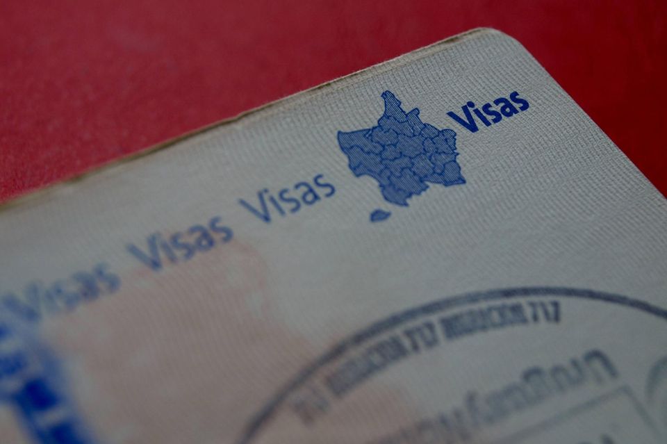Länder aus Europa bieten weltweit mit die mächtigsten Reisepässe. Jeweils 187 Länder ließen zuletzt Bürger aus Frankreich, Irland, Portugal sowie dem Vereinigten Königreich ohne vorherigen Visumsantrag einreisen.