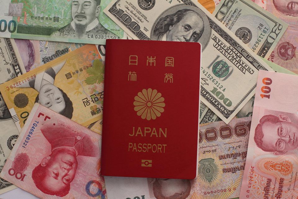 Kein Reisepass bietet im Fernurlaub mehr Freiheit als der Japans. 193 Länder sicherten dem Land den Spitzenplatz im „Henley Passport Index“. Auch Japan hat sich nach oben vorgearbeitet. 2012 rangierte es mit 165 Ländern lediglich auf Platz fünf.