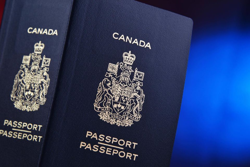 Die visumfreie Einreise in 185 Länder sichert aktuell Platz acht in dem Reisepass-Ranking. Den teilen sich Australien, Griechenland, Kanada, Malta und Tschechien. Auf Malta befindet sich übrigens der Firmensitz von Henley & Partners.