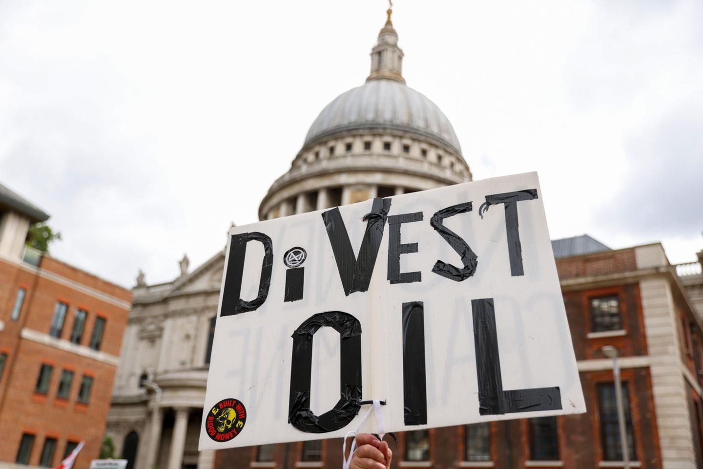 Klimaaktivisten fordern von den Banken schon lange, dass sie keine Geschäfte mehr mit Öl, Gas und Kohle finanzieren