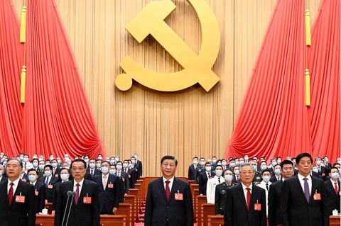 Xi Jinping und andere führende Parteigenossen am ersten Tag des Volkskongresses