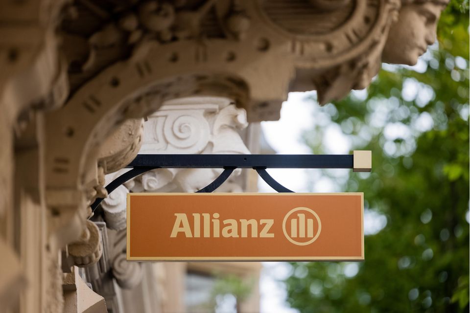 Der Schriftzug Allianz ist an einer Filiale des Versicherungsunternehmens zu sehen.