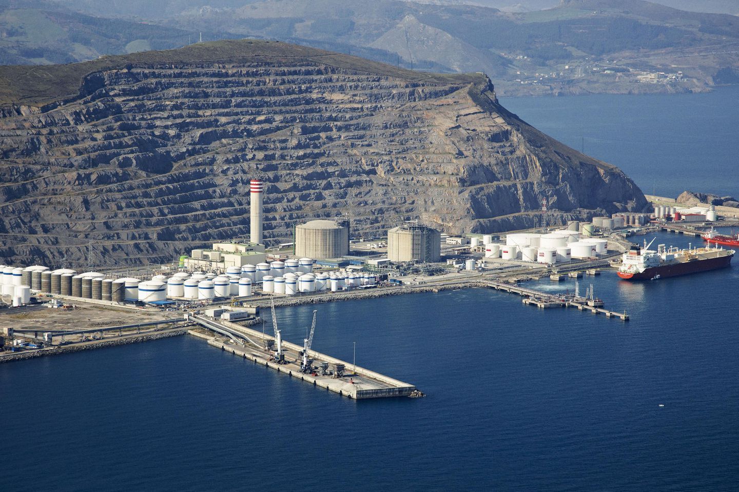 Terminal für Flüssiggastanker nahe der Stadt Bilbao im Baskenland