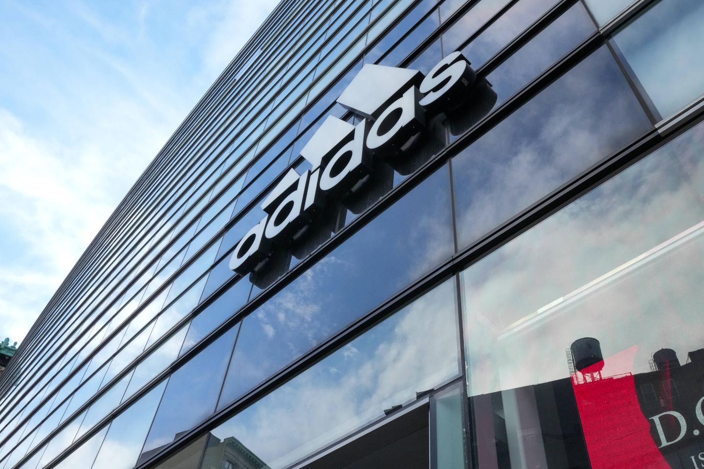 Adidas-Store in New York: Der Konzern hat sich nach antisemitischen Äußerungen von seinem Superstar Kanye West getrennt