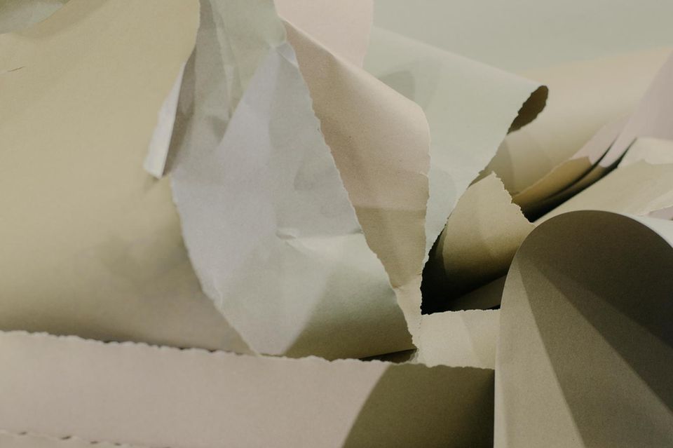 Papierreste fallen bei der neuen Digitaldruckmaschine kaum noch an, auch der Farbverbrauch ist geringer