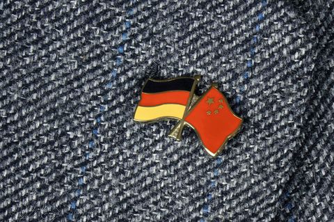 Revers mit Fahnensticker