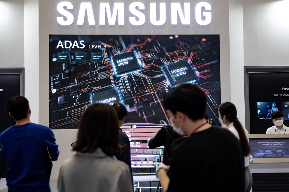 Samsung Electronics tauchte vor einigen Jahren noch nicht einmal in den Top 10 der größten Foundries der Welt auf. Mittlerweile ist der koreanische Konzern dem Ranking zufolge die Nummer zwei. Der Jahresumsatz stieg von 5,2 auf 8,5 Mrd. Dollar. Damit war Samsung allerdings Welten vom Spitzenreiter entfernt.