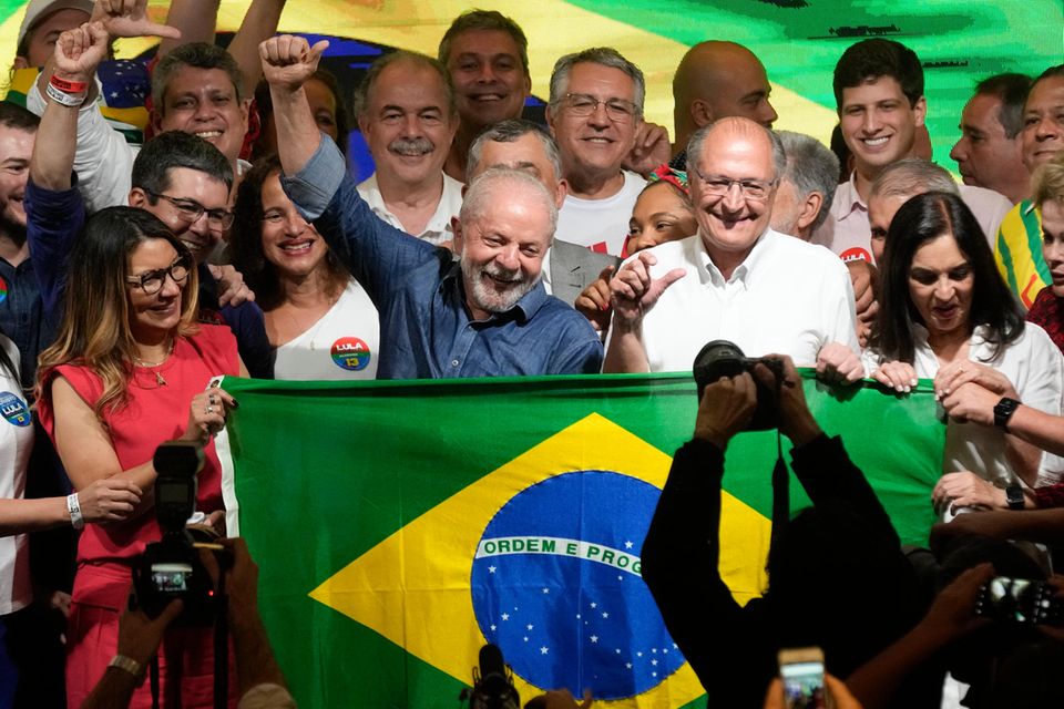 Luiz Inacio Lula da Silva feiert seinen Sieg über Amtsinhaber Jair Bolsonaro