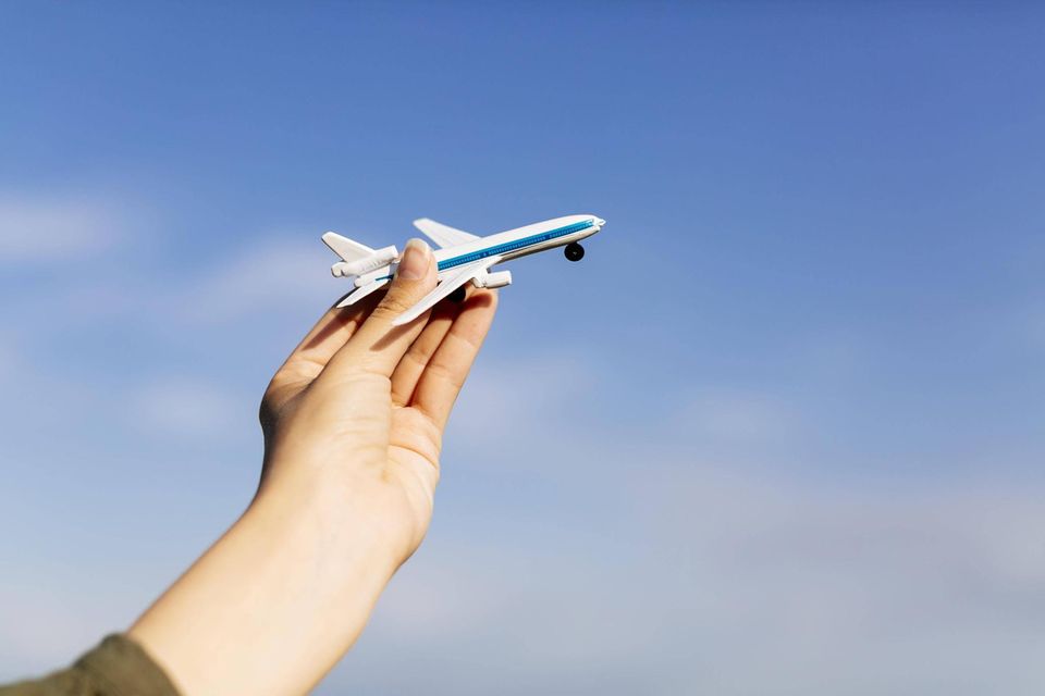 Erst ins Flugzeug und dann an den Klima-Pranger? Vielleicht keine gute Idee, sagt die Wissenschaft