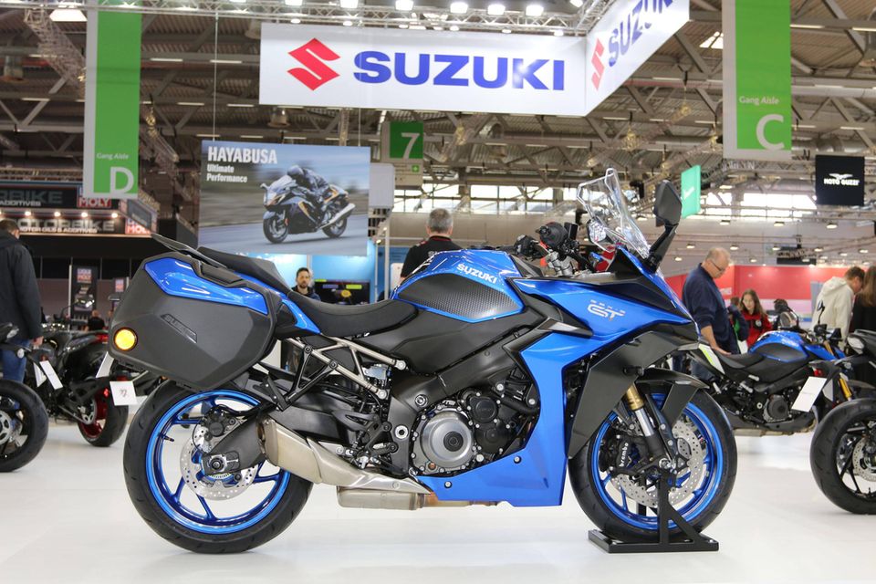 Eine japanische Marke findet sich auch auf Platz vier der beliebtesten Motorrad-Marken bei Check24 wieder. Mehr als jede zehnte Versicherung entfiel 2021 dort auf Zweiräder von Suzuki (10,8 Prozent). Tatsächlich dominiert Japan den deutschen Motorrad-Markt. Nur ein Hersteller aus einem anderen Land konnte in die Top 5 vordringen.