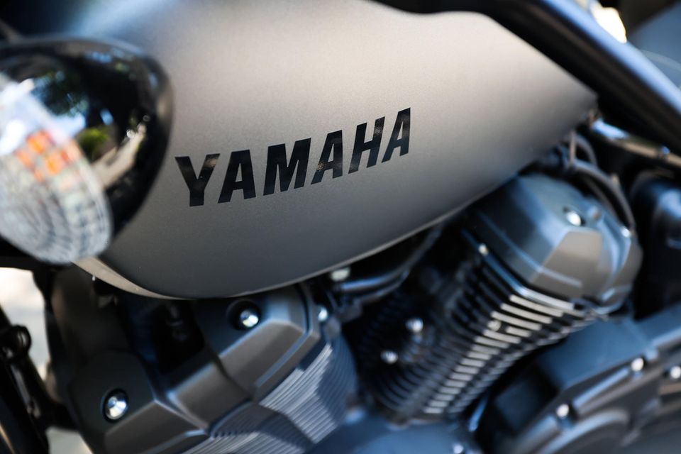 Yamaha war 2020 noch der Spitzenreiter im Ranking von Check24 gewesen. Im Folgejahr musste das japanische Unternehmen aber mit dem zweiten Platz vorliebnehmen. Auf seine Motorräder entfielen den Angaben zufolge 12,6 Prozent der Versicherungen. Weiterhin die Nummer eins war Yamaha bei den 17- bis 19-jährigen Fahrern (19,0 Prozent). „Dagegen schafft es Yamaha bei den 20- bis 39-Jährigen nicht mal in die Top 10“, informierte das Vergleichsportal.