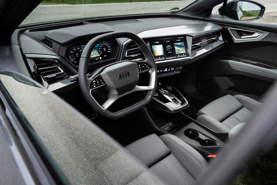 Blick ins Cockpit des Audi Q4 E-Tron