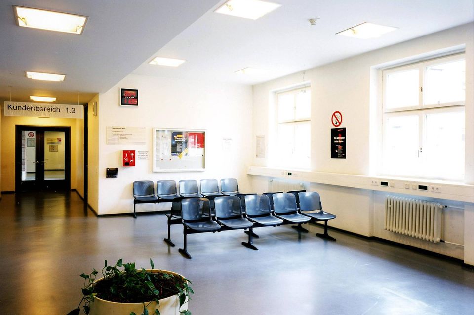 Leerer Warteraum im Arbeitsamt Bremen