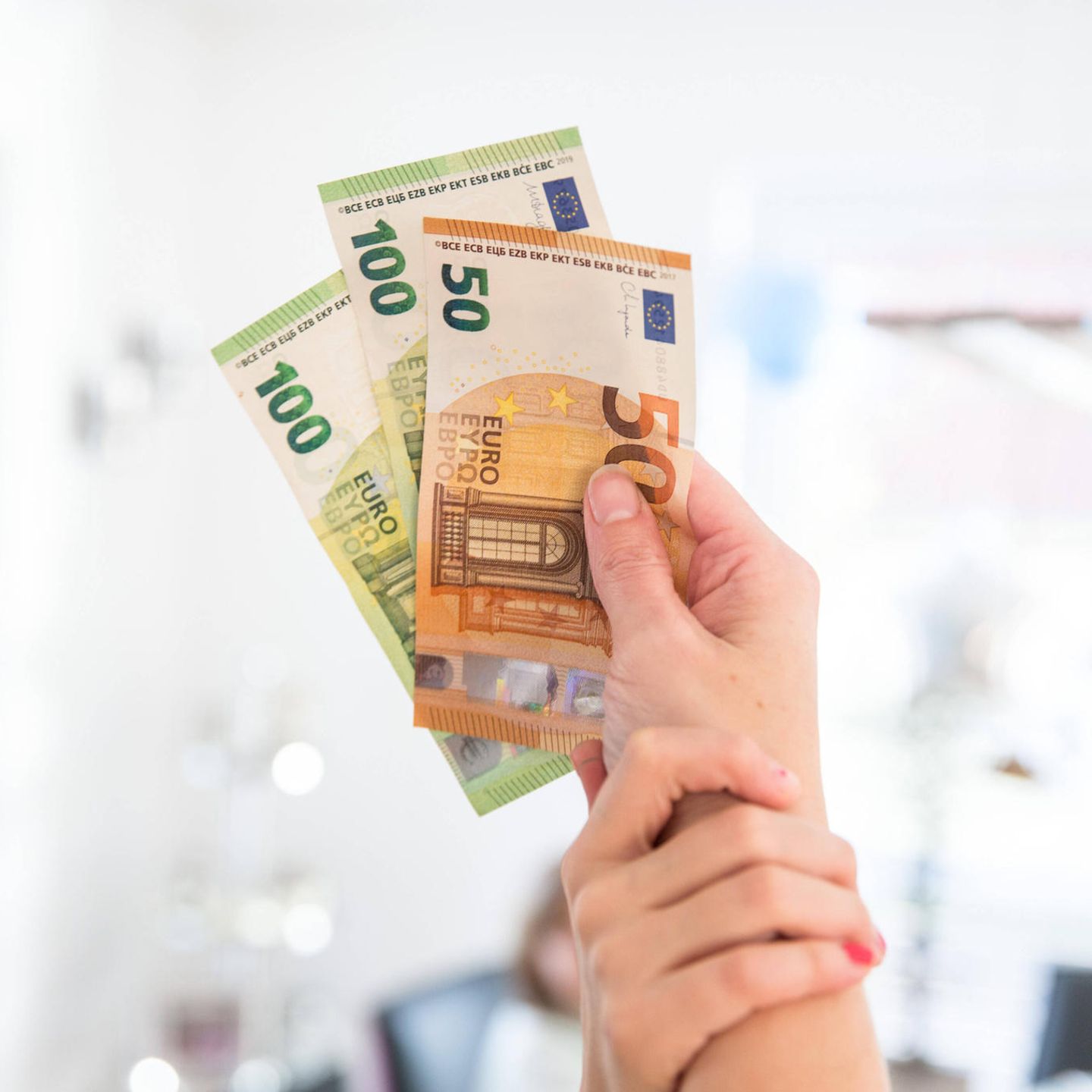 Obergrenze von 10.000 Euro: Das steckt hinter der Bargeld-Bremse