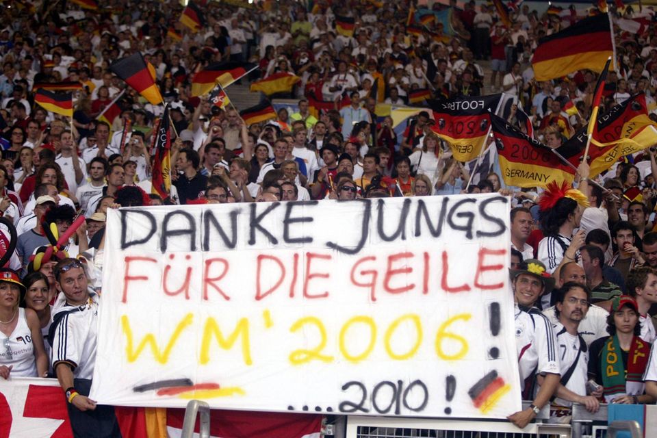 Deutschlands „Sommermärchen“ 2006 war eine kostspielige Angelegenheit. Es kam in dem Ranking mit umgerechnet 4,3 Mrd. Dollar (heute: 6,3 Mrd. Dollar) auf Platz fünf der teuersten WMs der Geschichte.
