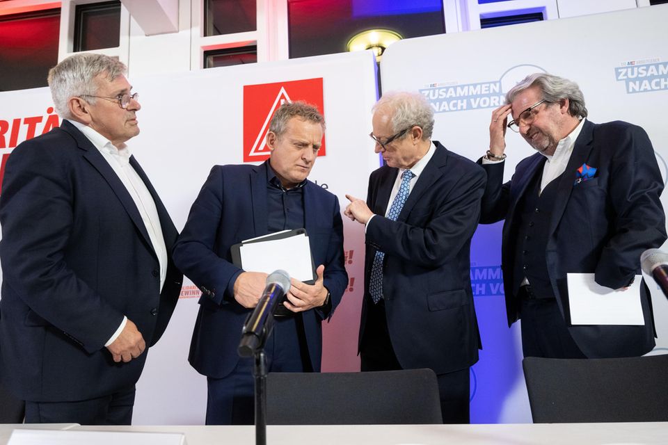 Die Verhandler von IG Metall und den Arbeitgeberverbänden