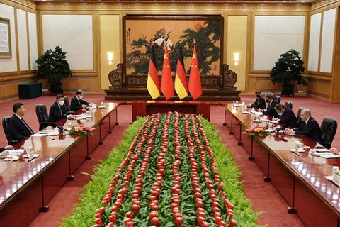 Bundeskanzler Scholz und Chinas Machthaber Xi bei ihrem jüngsten Treffen in Peking