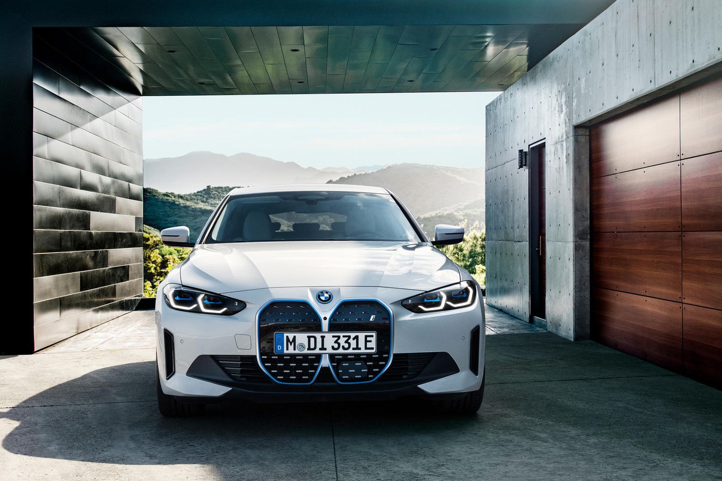 BMW i4 eDrive 40: Der BMW-typische Kühlergrill ist nur Show