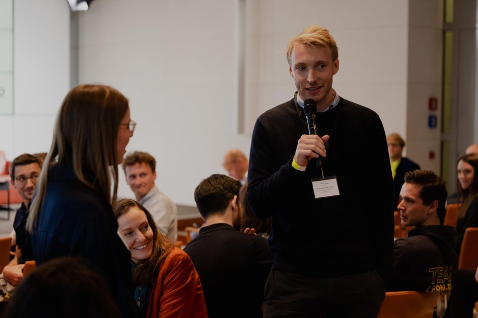 Capital-Event: Constantin von der Groeben (38), Gründer und Geschäftsführer von Demecan, berichtet im Gespräch mit Capital-Redakteurin Hannah Schwär von seiner Hoffnung auf die gesetzliche Freigabe von Cannabis. Sein Unternehmen produziert medizinisches Cannabis Constantin von der Groeben (38), Gründer und Geschäftsführer von Demecan, berichtet im Gespräch mit Capital-Redakteurin Hannah Schwär von seiner Hoffnung auf die gesetzliche Freigabe von Cannabis. Sein Unternehmen produziert medizinisches Cannabis