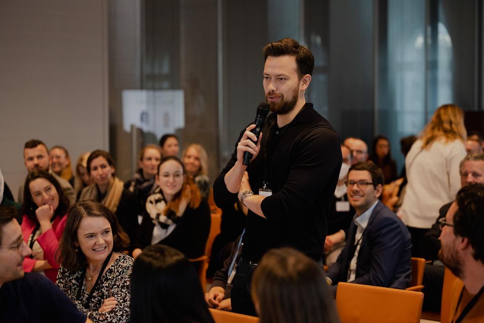 Capital-Event: Oliver Mackprang (35), Chef des Carsharing-Anbieters Miles Mobility, berichtete von der gerade vollzogenen Übernahme des Wettbewerbers WeShare von VW Oliver Mackprang (35), Chef des Carsharing-Anbieters Miles Mobility, berichtete von der gerade vollzogenen Übernahme des Wettbewerbers WeShare von VW