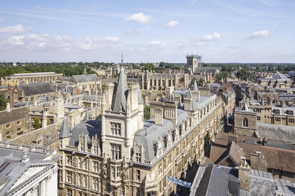 Die Universität Cambridge konnte ihren Ruf im zweiten vollen Pandemiejahr ebenfalls verbessern. Die britische Elite-Hochschule stieg vom fünften auf den dritten Platz. Ihr Anteil von 39 Prozent ausländischen Studierenden wurde in den Top 10 lediglich von der Spitzenreiterin getoppt.