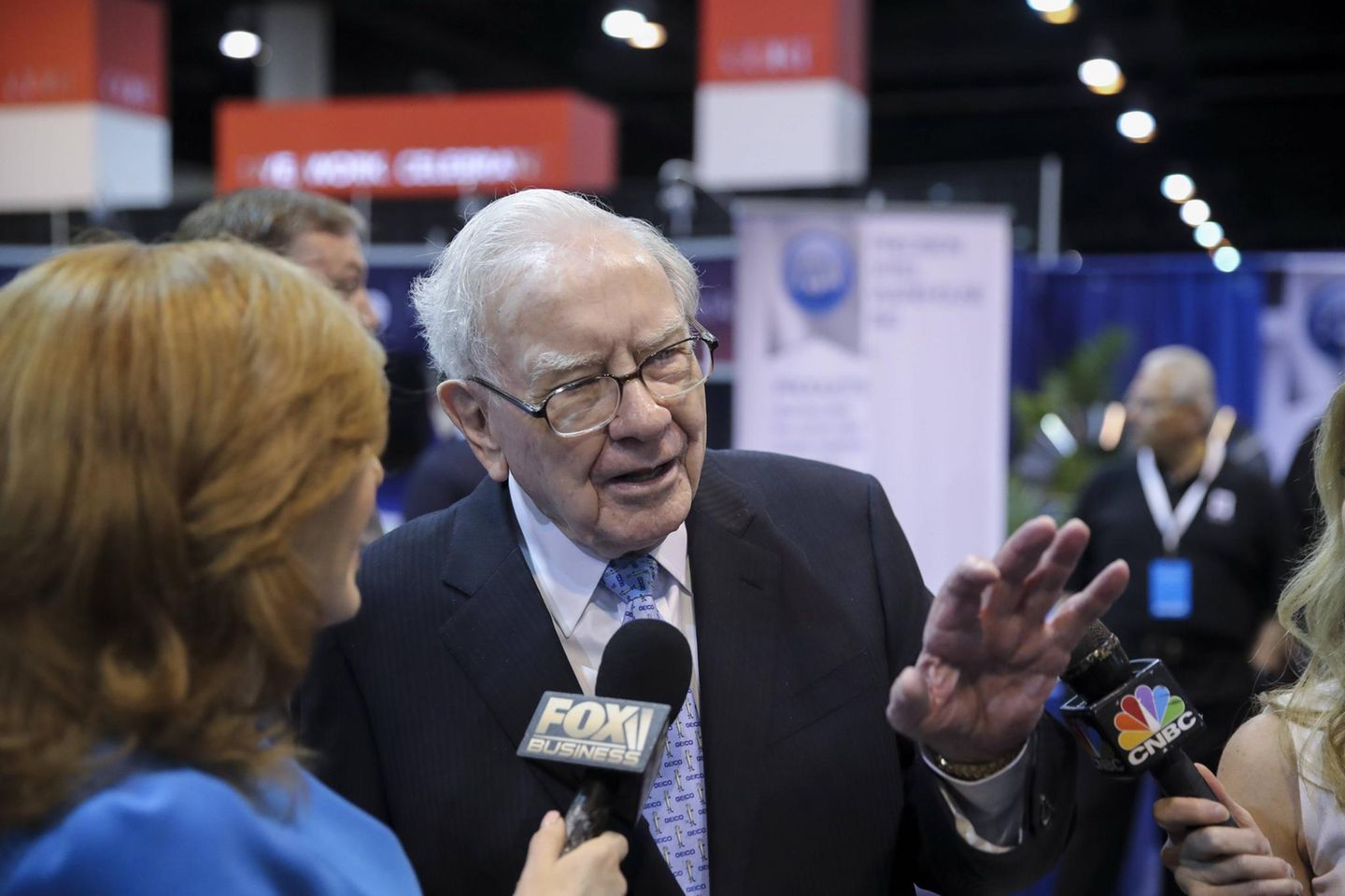 Investor Warren Buffett trennt sich in großen Ausmaß von Aktien des Tesla-Rivalen BYD