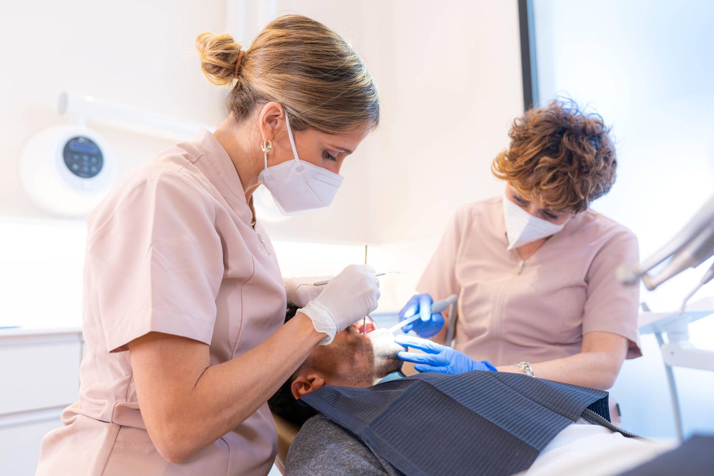 Eine Zahnarztbehandlung kann teuer werden