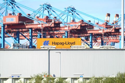 Hapag-Lloyd-Container in Hamburg: Aktienpapiere des Unternehmens kosteten Mitte des Jahres noch 450 Euro – heute liegt der Kurs bei nicht einmal 190 Euro
