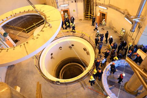 Blick in den Schwerwasserforschungsreaktor nahe der iranischen Stadt Arak