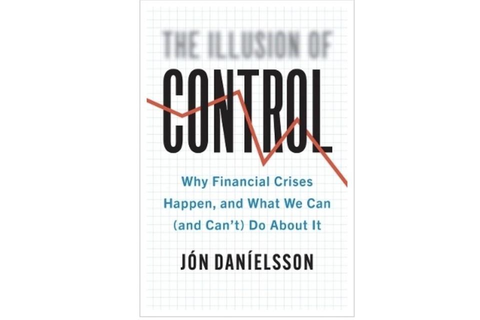 von Jón Daníelsson  Wie kommt es zu Finanzkrisen? Worüber sollten sich die Regulierungsbehörden Gedanken machen? Jón Daníelsson, Professor für Finanzen an der London School of Economics, fordert das Ende einer Finanzmonokultur. Zu viele Probleme seien hausgemacht und zu oft gingen Risikomodelle an der Realität vorbei. Der Autor hat fünf spannende Empfehlungen für seine Leser verfasst.   Yale University Press - 30,44 Euro