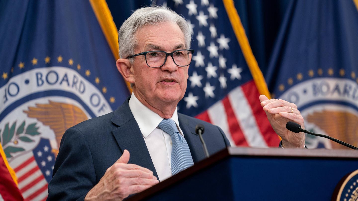 „Noch ein weiter Weg“ Powell signalisiert weitere Zinsschritte