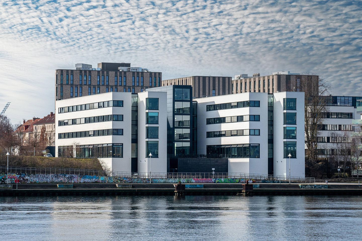 Büro- und Wohnungsbauten in Rostock: Warum kann die Immobilienkrise offenen Fonds nichts anhaben?