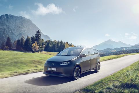 Sonne, Berge und ein Solarauto: So stellt Sono Motors den Sion dar