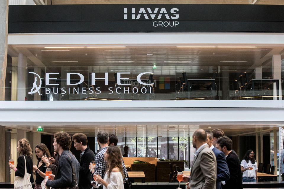 Die französische Edhec Business School verbesserte sich unter den führenden Wirtschaftshochschulen Europas um drei Plätze auf Rang sieben. Auch sie überzeugte die Analysten insbesondere mit den Weiterbildungsprogrammen (Platz fünf).