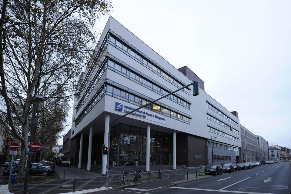 Die Frankfurt School of Finance and Management ist auf Platz fünf die erste deutsche Elite-Wirtschaftshochschule, die in allen fünf Kategorien des FT-Rankings Noten vorweisen konnte. Sie schnitt dort jeweils zwischen Platz 32 und Platz 38 ab. Europaweit kam die Frankurt School auf den 26. Rang.