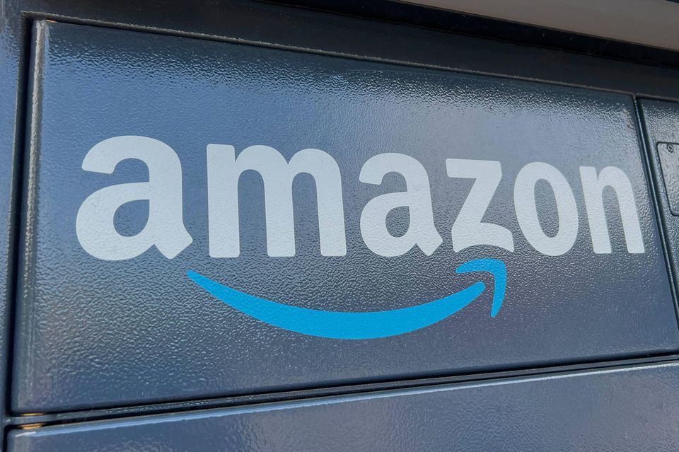 Amazon konnte im erneuten Boom-Jahr für die größten Marken der Welt nicht ganz mithalten. Ein Wachstum von „nur“ zehn Prozent auf 274,8 Mrd. Dollar ließ den Online-Händler um einen Platz auf Rang drei abrutschen. Womöglich hatten Preissteigerungen für das Prime-Abonnement die Kundenzufriedenheit und -bindung geschwächt. 