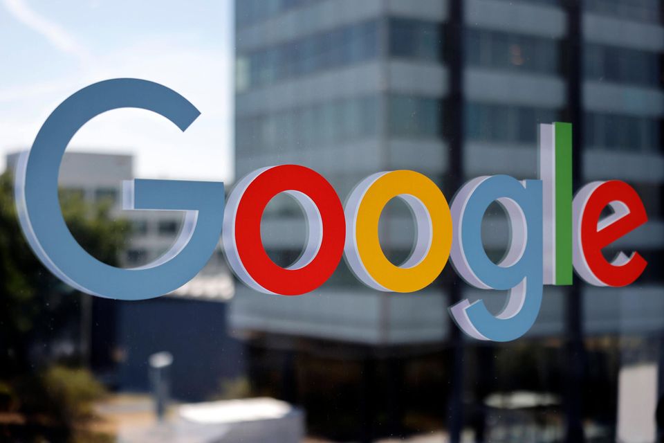 Auch Google verharrte trotz eines um 28 Prozent gestiegenen Marktwerts auf dem vierten Platz. Die Analysten veranschlagten für den Internetgiganten ein Endergebnis von 251,8 Mrd. Dollar. Sollte der Trend anhalten, könnte Google 2023 Amazon überrunden.