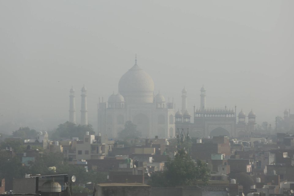 Indien steht kurz davor, China als bevölkerungsreichstes Land der Welt zu überholen. Beim CO2-Ausstoß war der Subkontinent jedoch Welten von seinem nördlichen Nachbarn entfernt. Ein Anteil in Höhe von 7,0 Prozent reichte dennoch für Platz drei unter den größten CO2-Emittenten.