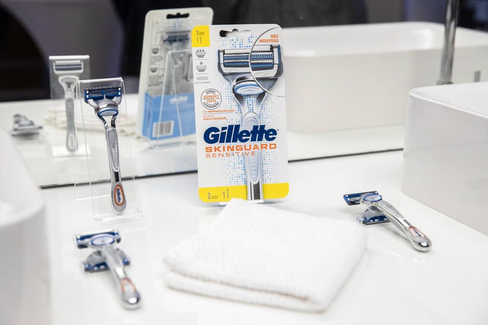 Die wahren Verlierer des „Best Brands“-Rankings sind die drei Marken, die von den Newcomern verdrängt wurden. Aus den Top 100 fielen Uber, Zoom und John Deere. Auf Platz fünf der größten Absteiger im Ranking kam Gillette. Der Markenwert des Rasierklingenherstellers verringerte sich den Angaben zufolge um vier Prozent auf 10,2 Mrd. Dollar. Alle Marken im Ranking waren jedoch im Schnitt um 16 Prozent gewachsen. Gillette fiel deshalb vom 61. auf den 71. Platz.